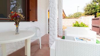 Sandy House in Mandriola