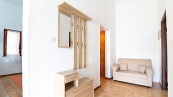 Sandy House in Mandriola