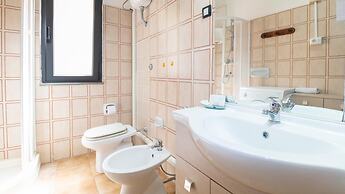 Sandy House in Mandriola