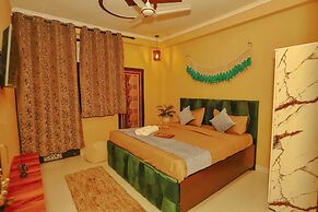 Roomshala 084 Hotel Divine inn