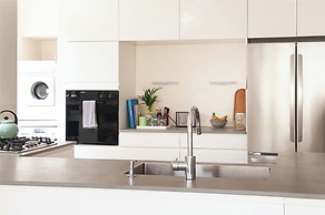 Spacious & Stylish 3BR Apt w Beautiful Street View