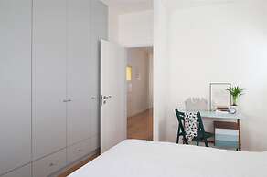 Spacious & Stylish 3BR Apt w Beautiful Street View