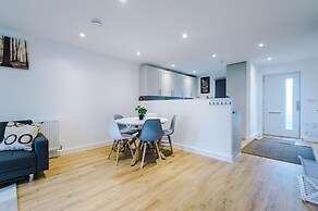 Stunning 3-bed House in Salford