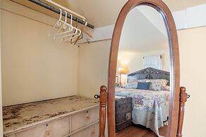 Amorosa Cottage 3 Bedroom Home by RedAwning