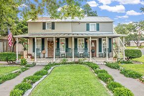 Amorosa Cottage 3 Bedroom Home by RedAwning