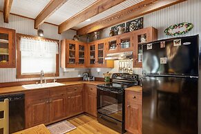 Amorosa Cottage 3 Bedroom Home by RedAwning