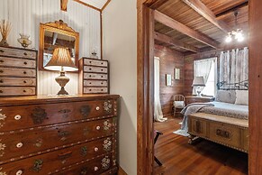 Amorosa Cottage 3 Bedroom Home by RedAwning