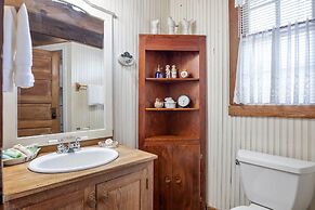 Amorosa Cottage 3 Bedroom Home by RedAwning