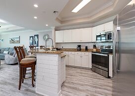 Phoenix West 2007 3 Bedroom Condo by Redawning