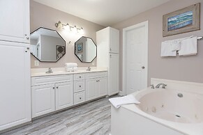 Phoenix West 2007 3 Bedroom Condo by Redawning