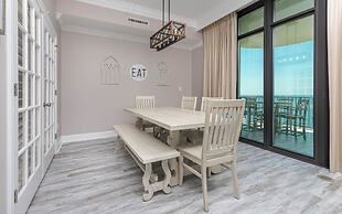 Phoenix West 2007 3 Bedroom Condo by Redawning