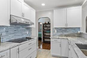 The Gray Whale Cottage 2 Bedroom Home by RedAwning