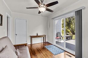 The Gray Whale Cottage 2 Bedroom Home by RedAwning