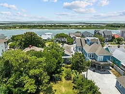 The Gray Whale Cottage 2 Bedroom Home by RedAwning