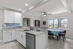 The Gray Whale Cottage 2 Bedroom Home by RedAwning