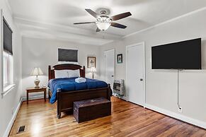 The Gray Whale Cottage 2 Bedroom Home by RedAwning