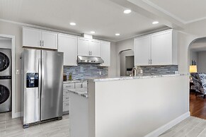 The Gray Whale Cottage 2 Bedroom Home by RedAwning