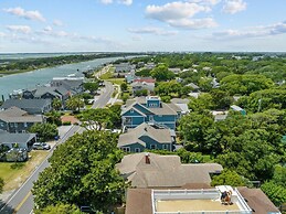 The Gray Whale Cottage 2 Bedroom Home by RedAwning