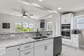 The Gray Whale Cottage 2 Bedroom Home by RedAwning