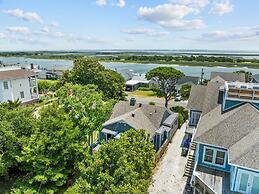 The Gray Whale Cottage 2 Bedroom Home by RedAwning