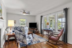 The Gray Whale Cottage 2 Bedroom Home by RedAwning