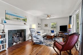 The Gray Whale Cottage 2 Bedroom Home by RedAwning