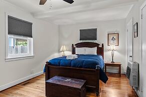 The Gray Whale Cottage 2 Bedroom Home by RedAwning