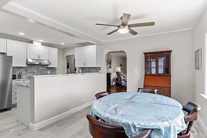 The Gray Whale Cottage 2 Bedroom Home by RedAwning