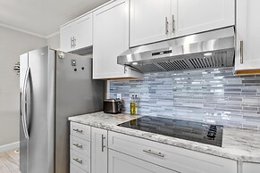 The Gray Whale Cottage 2 Bedroom Home by RedAwning