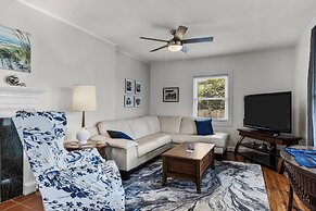 The Gray Whale Cottage 2 Bedroom Home by RedAwning