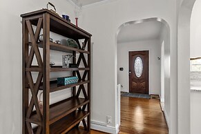 The Gray Whale Cottage 2 Bedroom Home by RedAwning