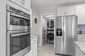 The Gray Whale Cottage 2 Bedroom Home by RedAwning