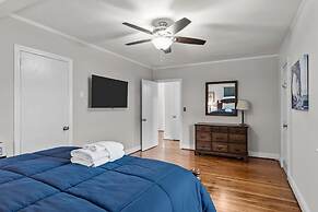 The Gray Whale Cottage 2 Bedroom Home by RedAwning