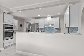 The Gray Whale Cottage 2 Bedroom Home by RedAwning