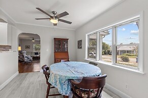 The Gray Whale Cottage 2 Bedroom Home by RedAwning