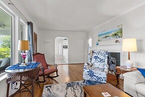 The Gray Whale Cottage 2 Bedroom Home by RedAwning