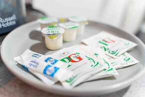 Ground Floor Studio Close to the City!