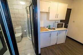 Cosy top Floor Studio Available Near the City!