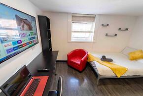 Modern Studio Available Close to the City