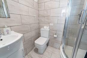 Modern Studio Available Close to the City