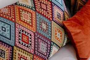 Coliving The VALLEY Portugal with Coworking Space open 24-7