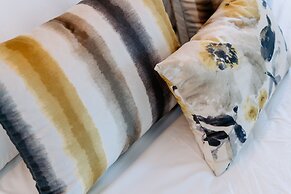 Coliving The VALLEY Portugal with Coworking Space open 24-7