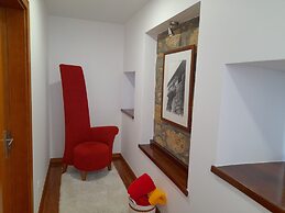 Coliving The VALLEY Portugal with Coworking Space open 24-7