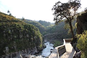 Coliving The VALLEY Portugal with Coworking Space open 24-7