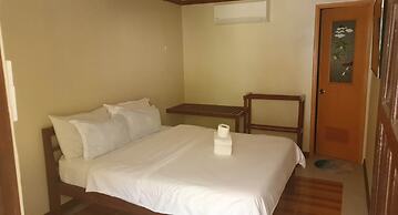 Birdwatchers Beachfront Hotel Panglao