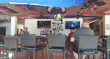 Birdwatchers Beachfront Hotel Panglao