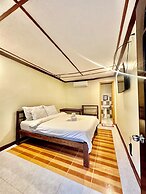 Birdwatchers Beachfront Hotel Panglao