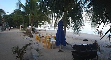 Birdwatchers Beachfront Hotel Panglao