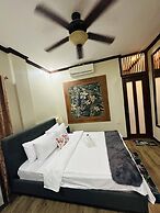 Birdwatchers Beachfront Hotel Panglao