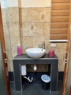 Birdwatchers Beachfront Hotel Panglao